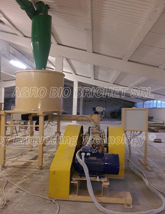 Sawdust briquetting line in Cernesti