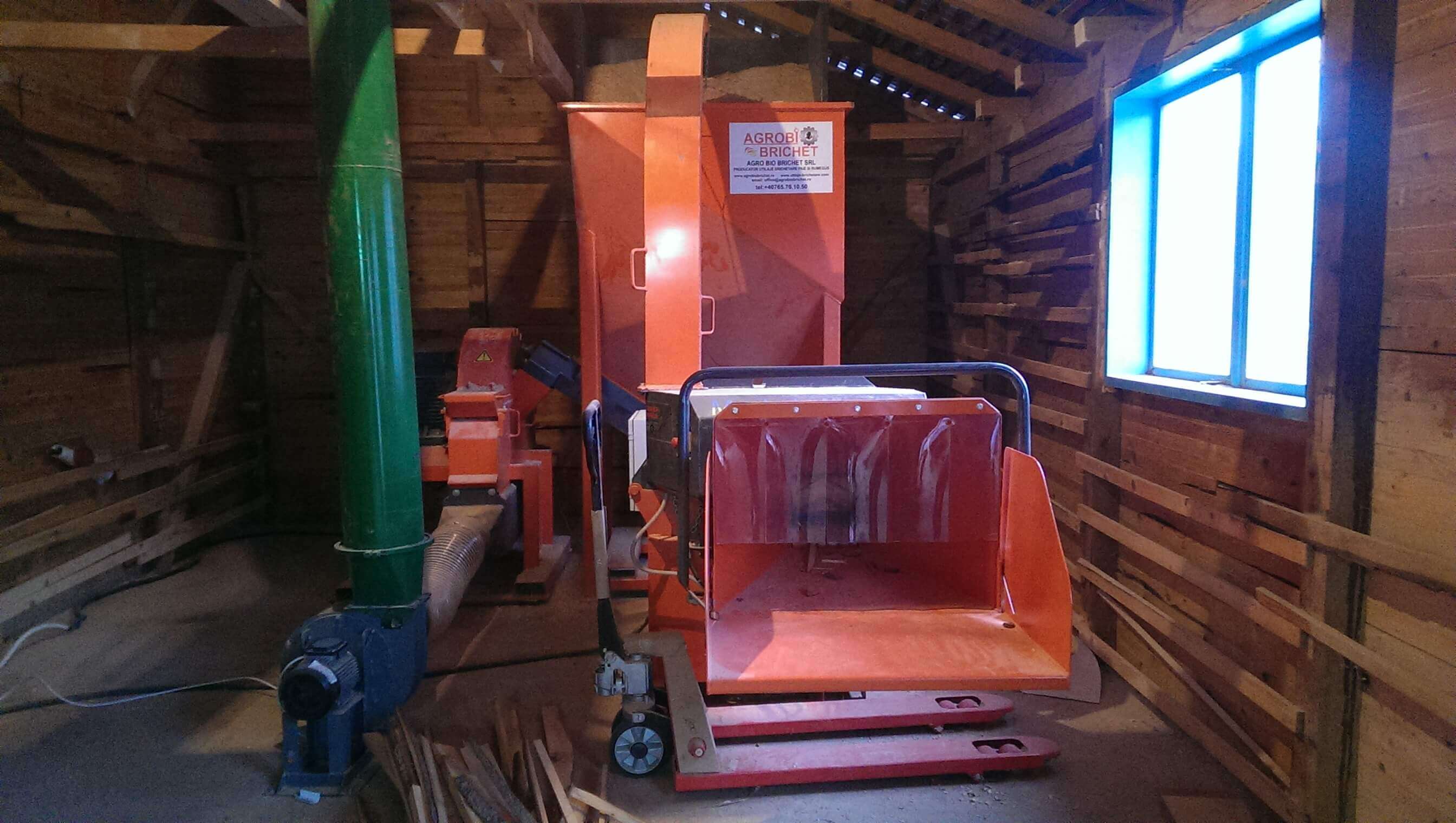 Complex for chopping branches into wood chips