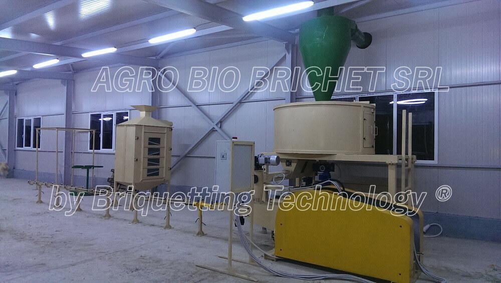 Briquetting machinery for straw in Ariciu
