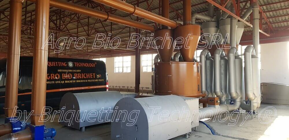 Briquetting machine for sawdust in Onesti