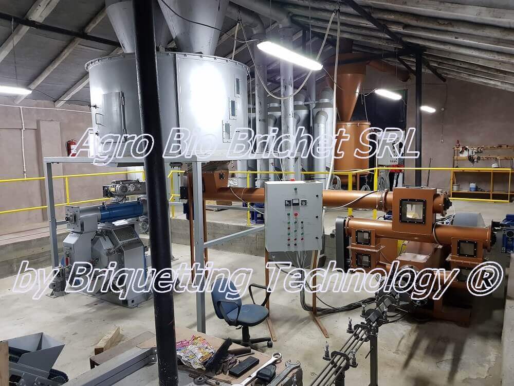 Straw briquette and pellet production line Tortoman