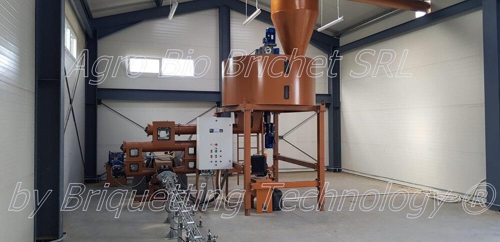 Briquetting line Tovarasia straw briquettes