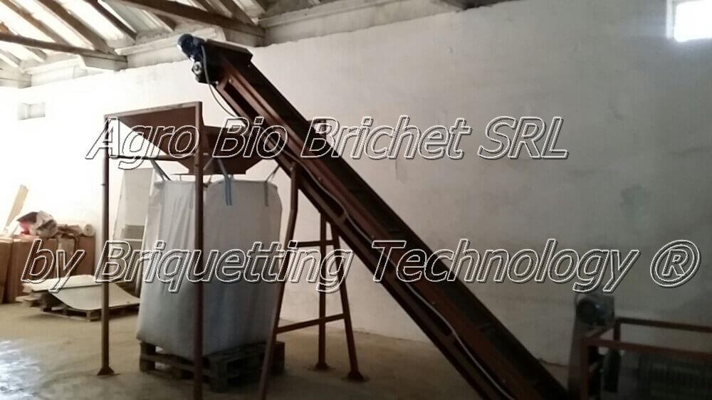 Pellet press for straw in Lovrin