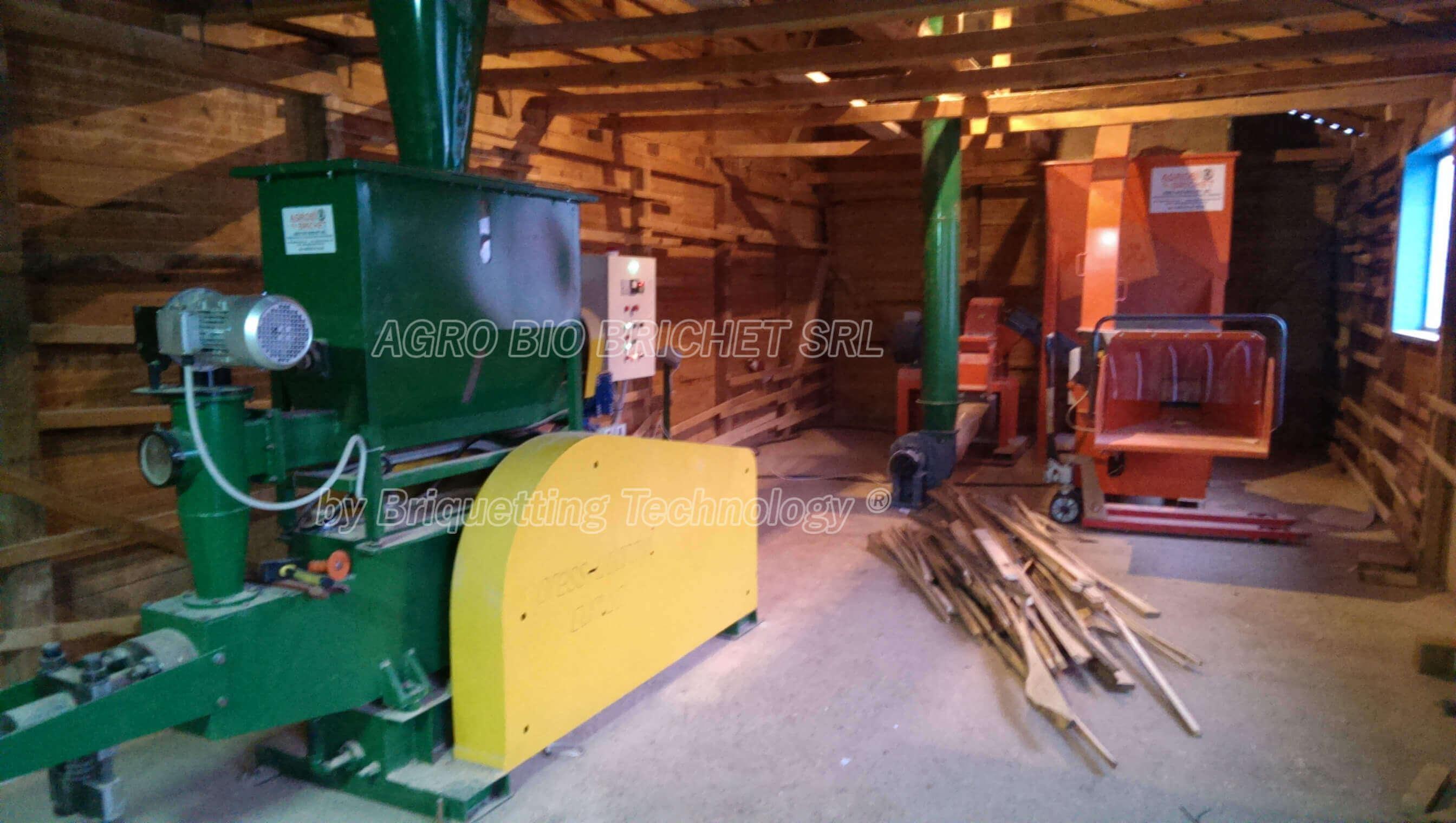 Briquetting press for sawdust briquettes