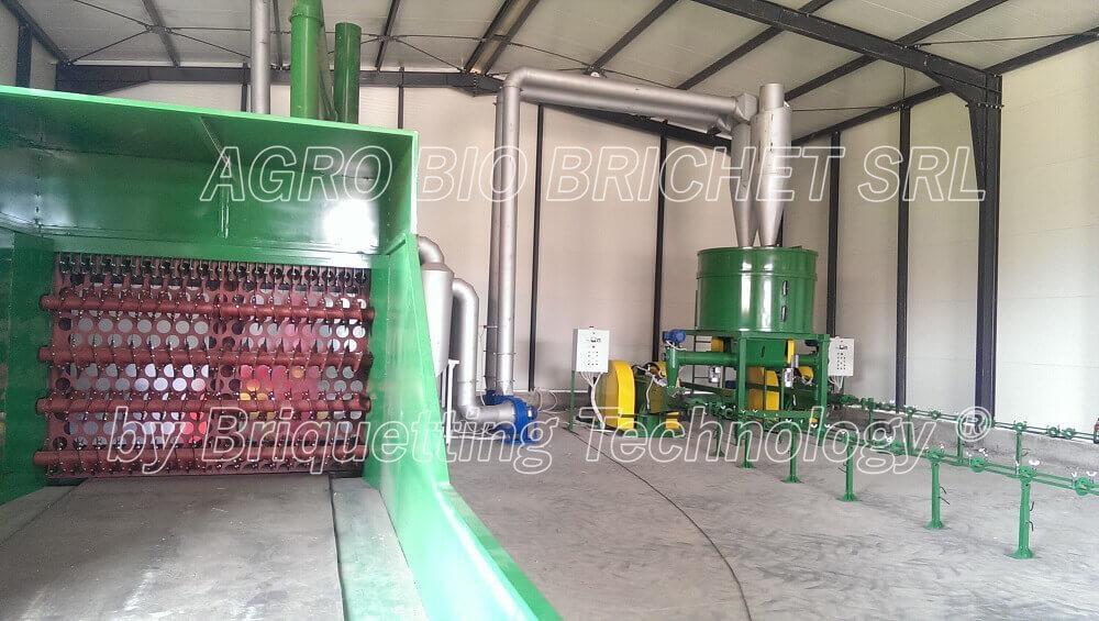 Straw briquetting press in Zoita